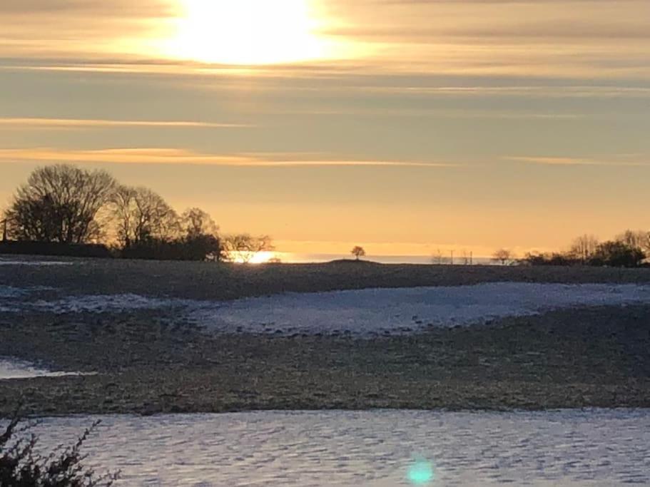 Sagolikt Laege Med Havsutsikt I Roerum Pa Oesterlen Villa Simrishamn Exterior photo