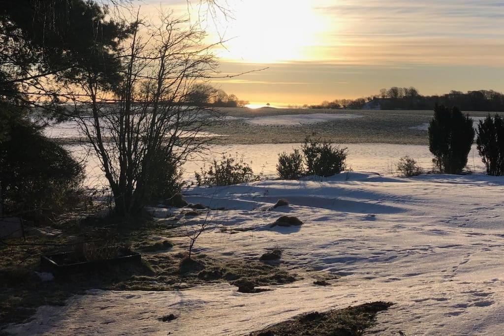 Sagolikt Laege Med Havsutsikt I Roerum Pa Oesterlen Villa Simrishamn Exterior photo